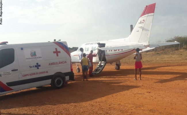 Bebê nasce com má-formação no abdômen e é transferido de avião em Campo Alegre de Lourdes