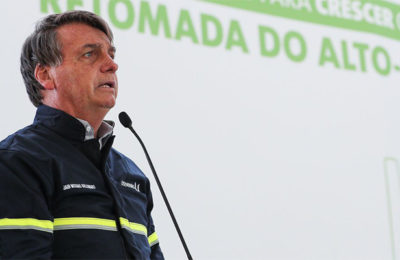 Bolsonaro contraria equipe econômica de Guedes e suspende o Renda Brasil