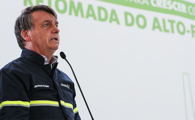 Bolsonaro contraria equipe econômica de Guedes e suspende o Renda Brasil