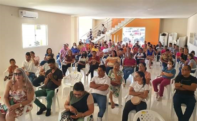 Falta de pagamento de férias e do piso salarial pode prejudicar início de ano letivo em Campo Alegre de Lourdes